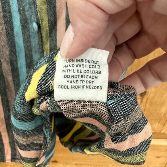 🎉Striped Button Front Tank w/Adjustable Straps - Picture 6 of 11